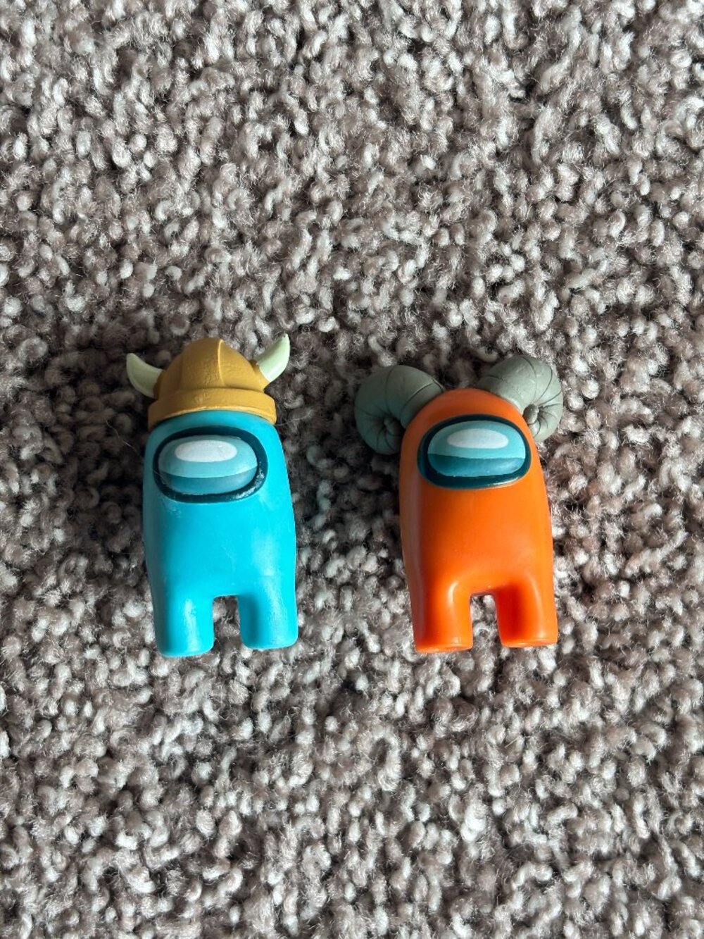 SET OF 2 AMONG US 2” CREWMATE MINI FIGURES TEAL/ORANGE INNERSLOTH TOIKIDO